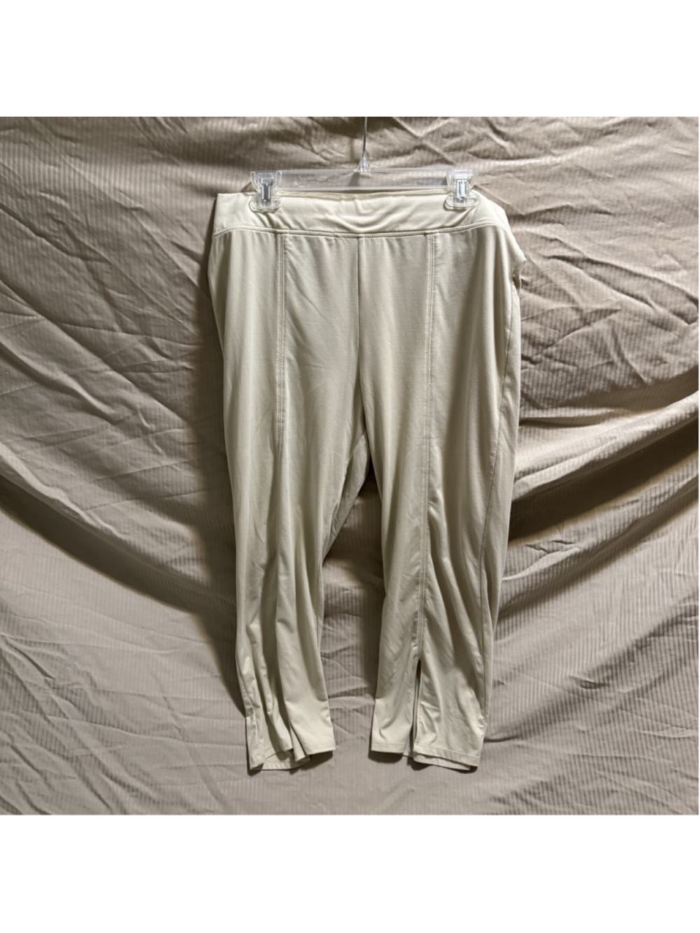 Cuddl Duds Women’s Cream Colored Sweat Pants Size L Pull On Elastic Waist
